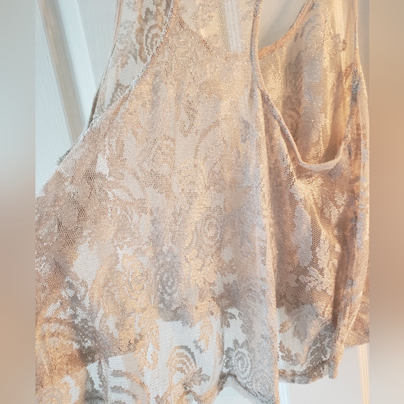 Gold metallic lace tank top - Picture 3 of 6
